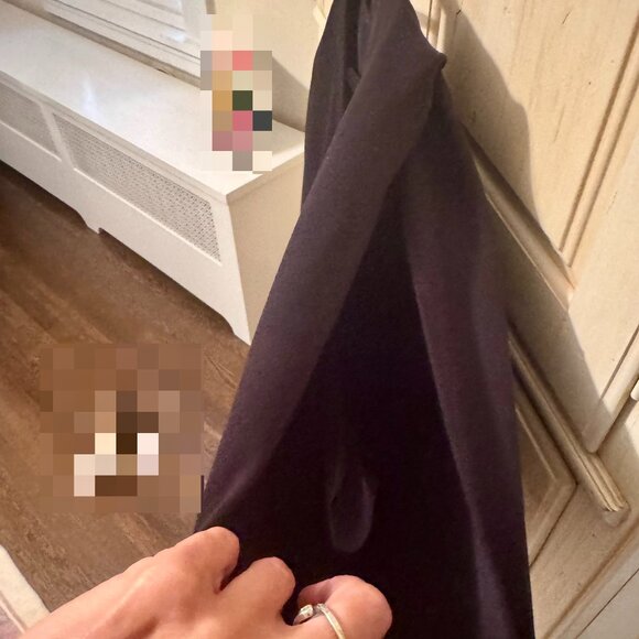 Trina Turk NWOT black v-neck cold shoulder bell short sleeve blouse XS - Picture 6 of 7